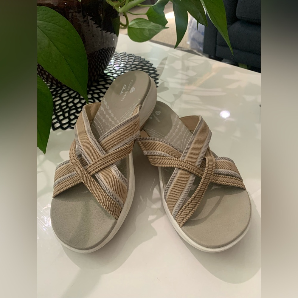 Cloudsteppers by Clarks Women’s Roseville Bay Sandal size 9